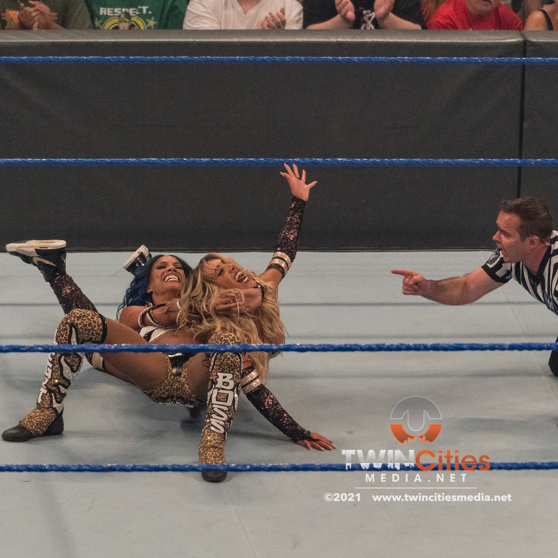 1_WWE-Friday-Night-Smackdown-19
