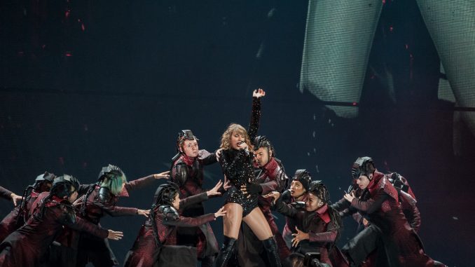 Taylor Swift Triumphs Over Snakes In Her First Show At Us