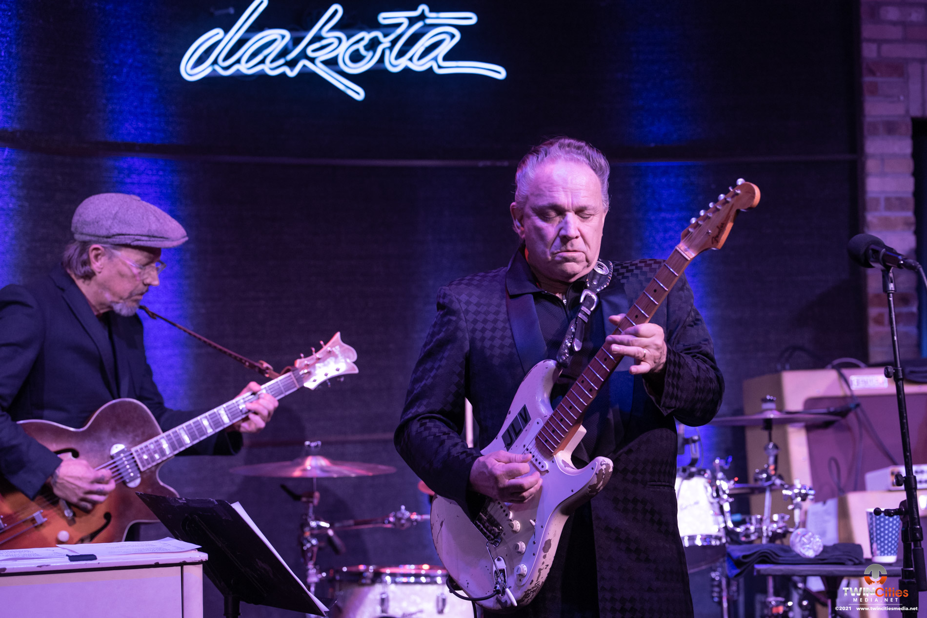 Guitar-Stringer Comes To Town. Jimmie Vaughan At The Dakota -  